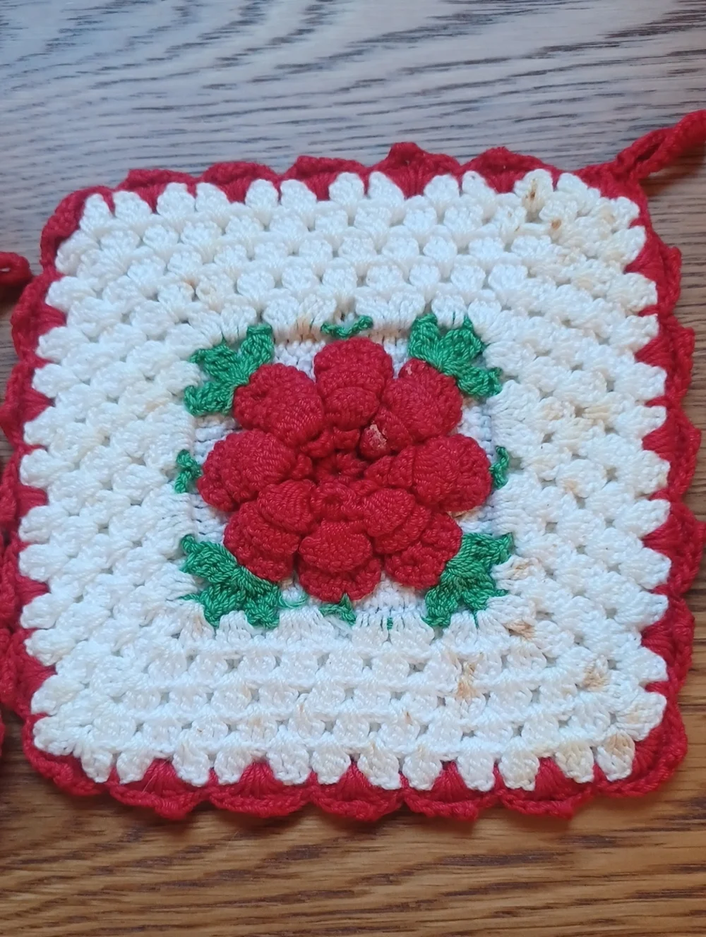 2 VINTAGE POT HOLDERS